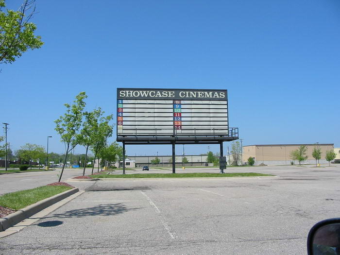 Showcase Cinemas Auburn Hills - May 2002 (newer photo)